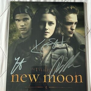 Autographed/Signed - The Twilight New Moon 8 x 10 poster